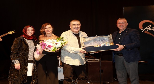 Adapazarında Eda ve Metin Özülkü rüzgarı