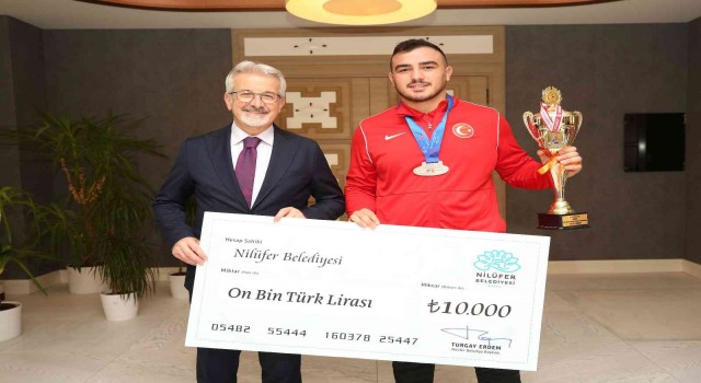 Adil Mısırcı Avrupadan madalya ile döndü