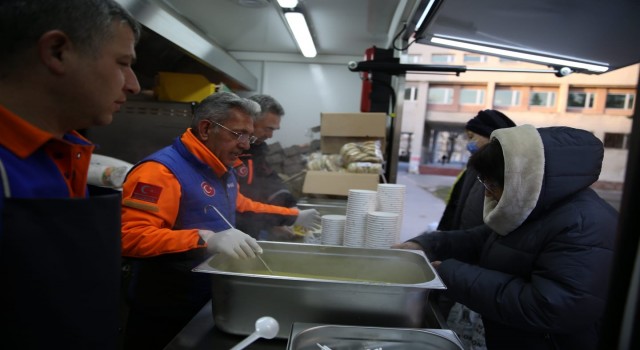 AFAD, Lvivde Ukraynalılara sıcak yemek dağıttı
