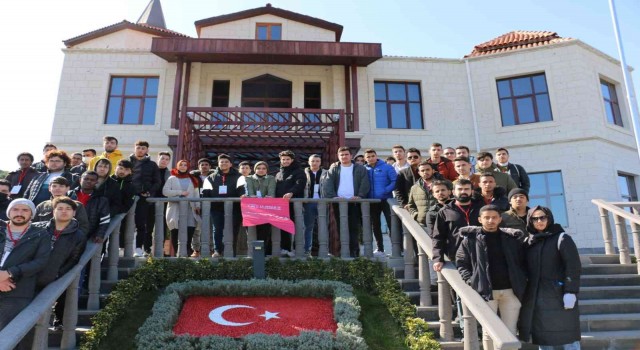 Afyonlu gençlere Anadoluyuz Biz projesi kapsamında Adnan Menderes, anlatıldı