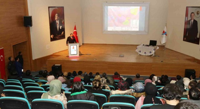 AİÇÜde “Türk Dünyasının Siyasi Coğrafyası ve Jeopolitik Önemi” konferansı