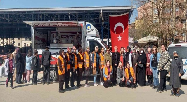 AK Parti Edremit Mahalle Teşkilatının lokma ikramına ilgi yoğun oldu