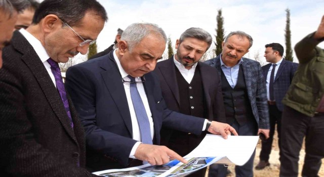 AK Parti heyeti, üniversitede incelemelerde bulundu