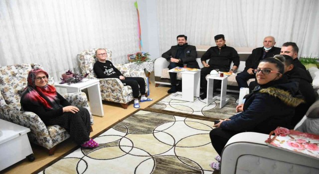 AK Parti Tepebaşından Şirintepede 222 eve ziyaret
