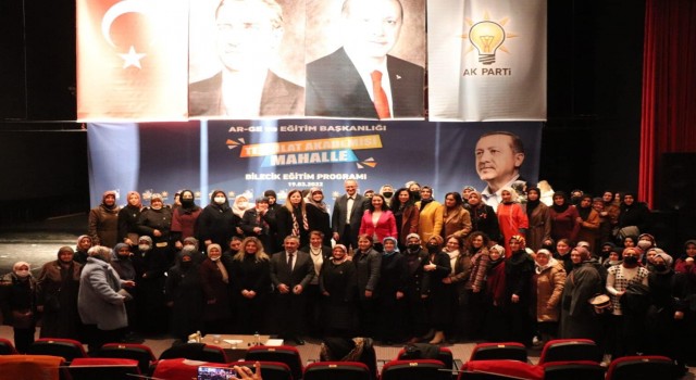 AK Parti Teşkilat Akademisi Mahalle Eğitim Programı Bilecikte yoğun katılım ile gerçekleştirildi