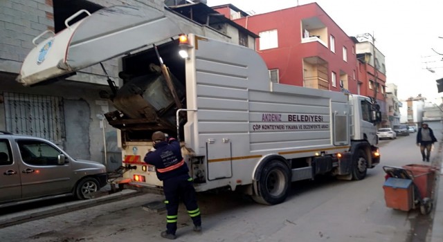 Akdenizde ekipler 7/24 temizlik hizmeti veriyor