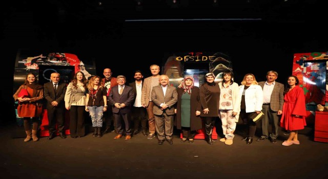 Alanya Belediye Tiyatrosunun yeni oyunu izleyiciyle buluştu