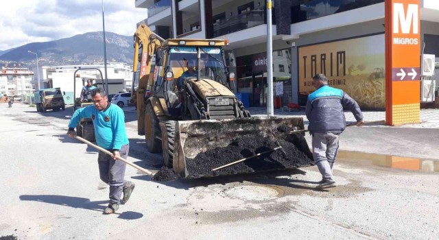 Alanyada kış mevsiminde deforme olan yollar yenileniyor