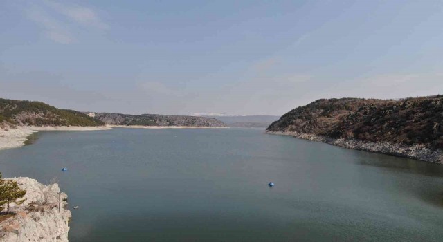 Ankarada eriyen karlar, barajları doldurmaya başladı