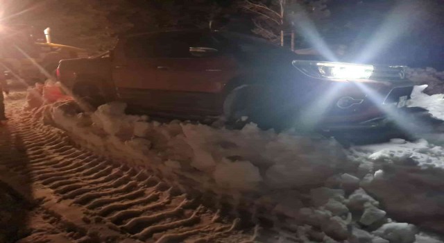 Ankarada yaylada mahsur kalan 4 kişilik aile 9 saat sonra kurtarıldı