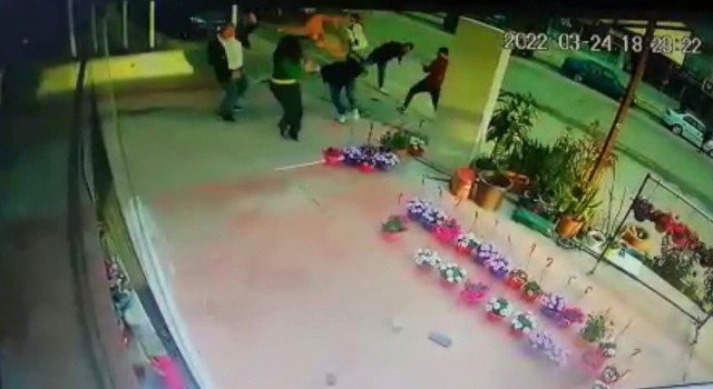 Antalyada evli çift arasında, tokatlı, kaldırım taşlı, sandalyeli kavga