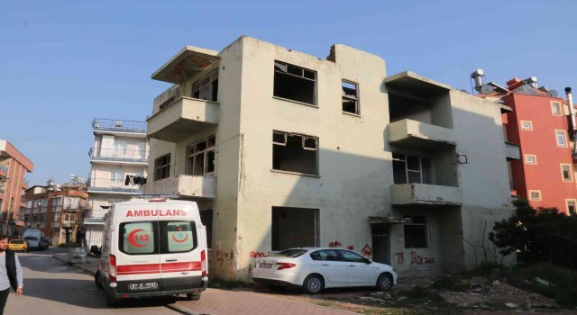 Antalyada metruk binada şüpheli ölüm
