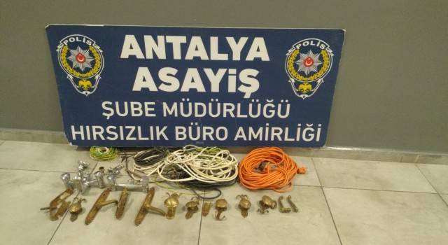 Antalyada yabancı uyruklu hırsızlık şüphelisi tutuklandı
