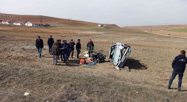 Araçta sıkışan sürücüyü itfaiye kurtardı