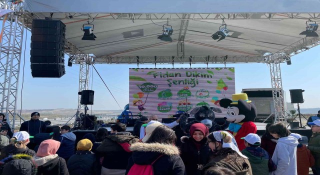 Arnavutköyde ‘Fidan Dikme Şenliğinde 10 bin fidan dikildi