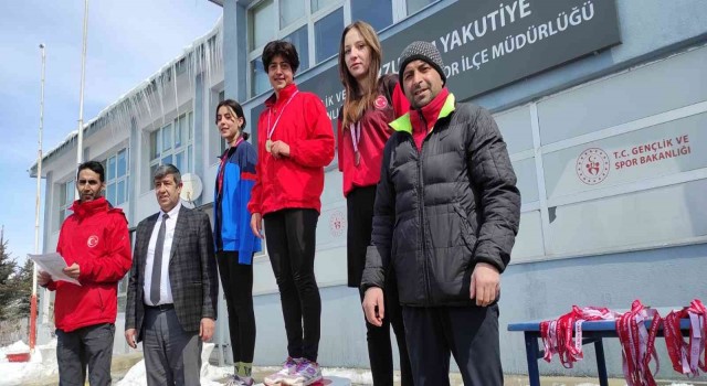 Atletizm yarışmasında şampiyon Reşit Karabacak