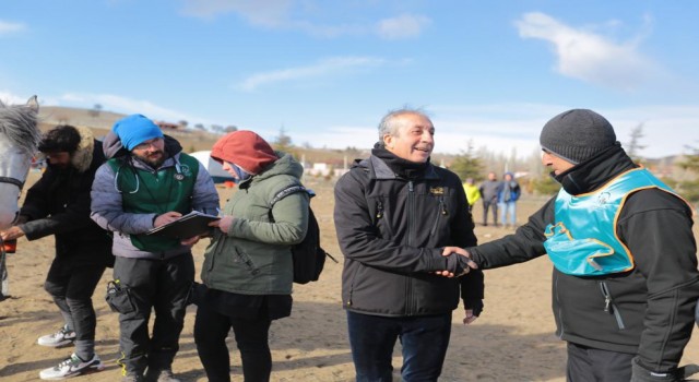 Atlı Dayanıklılık yarışmasında eski Bakan Mehdi Eker, 80 kilometre K3 kategorisinde ikinci oldu