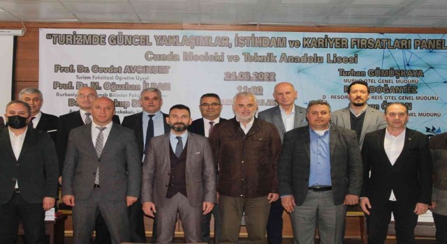 Ayvalıkta “Turizmde Güncel Yaklaşımlar, İstihdam ve Kariyer Fırsatları” masaya yatırıldı