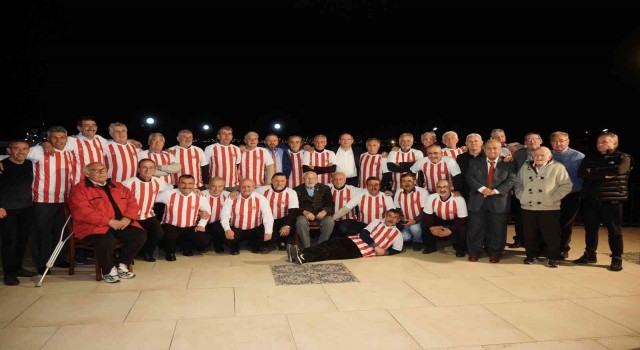 Ayvalıkta Ergün Tekincan saygı gecesinde efsane futbolcular buluştu