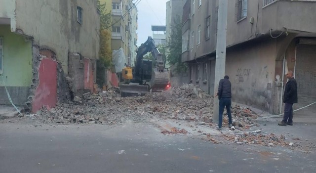 Bağlarda 3 yılda 401 adet metruk yapı yıkıldı