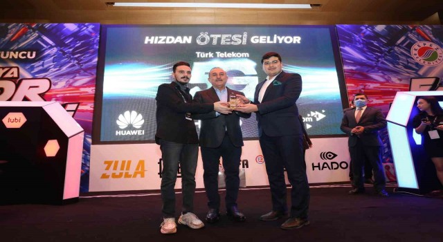 Bakan Çavuşoğlu, E-SPORFESTin konuğu oldu