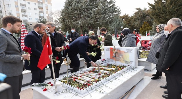Bakan Kurum, Cebeci Askeri Şehitliğini ziyaret etti