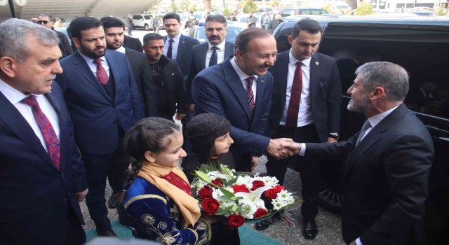 Bakan Nebati Şanlıurfada valilik ve belediyeyi ziyaret etti