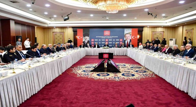 Bakan Soylu, Zeytinburnunda muhtarlarla bir araya geldi