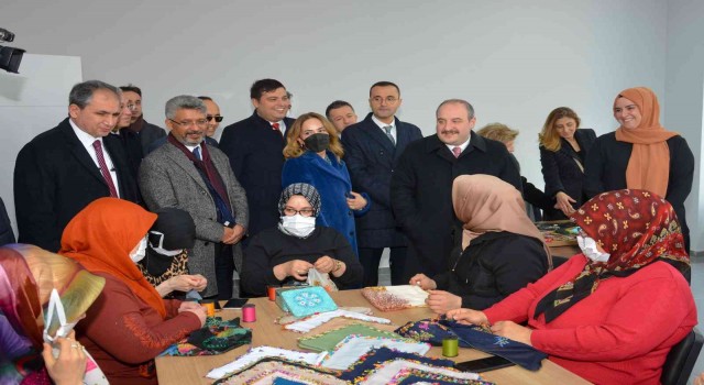 Bakan Varanktan Uşak Belediyesine övgü dolu sözler