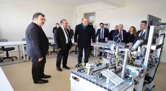 Bakan Yardımcısı Kacır, Eskişehir Model Fabrikayı ziyaret etti