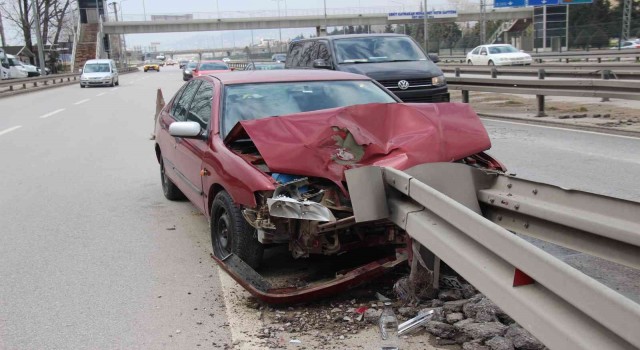 Bariyer otomobile ok gibi saplandı