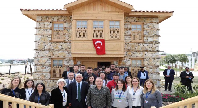 Başkan Böcek, EXPO 2021 Hatayda Antalya Bahçesini gezdi