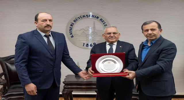 Başkan Büyükkılıça Tomarza çiftçileri adına ‘teşekkür plaketi
