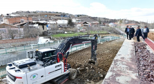 Başkan Çınar, Yeşilyurt güreş sahası çalışmalarını inceledi