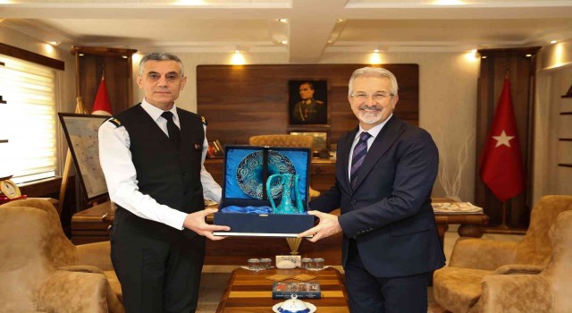 Başkan Erdemden, Yalçınkayaya nezaket ziyareti