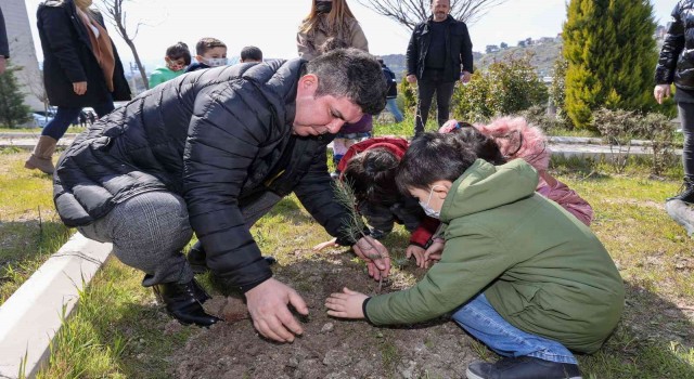 Başkan Kılıç, miniklerle fidan dikti