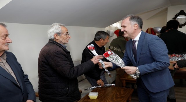 Başkan Tabandan huzurevi sakinlerine sürpriz ziyaret