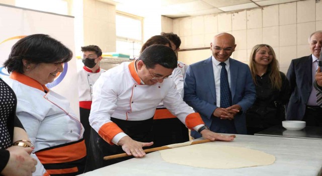 Başkan Tütüncü, gençlik buluşmasında mantı açtı