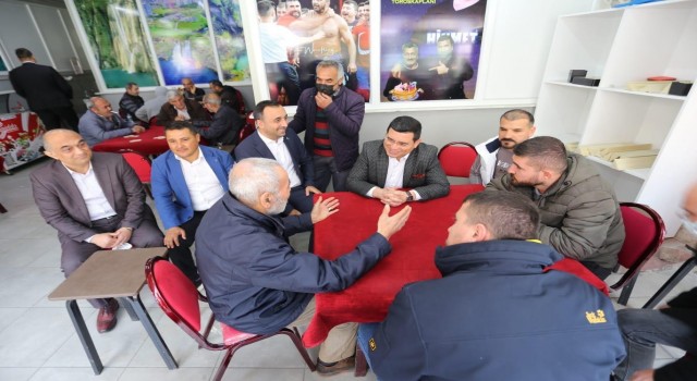 Başkan Tütüncü, Muratpaşada esnaf ve vatandaşlarla bir araya geldi