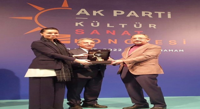 Başkan Yalçın Ankaradan ödülle döndü