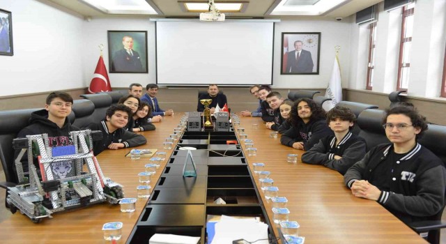 Başkan Yüksel, ABD yolundaki şampiyonları ağırladı