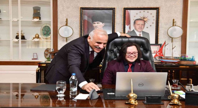Başkan Zorluoğlu koltuğunu Enese devretti