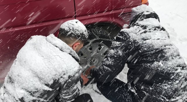 Bayburtta kar ve tipiden kapanan 115 köy yolu ulaşıma yeniden açılıyor