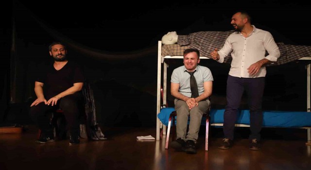 “Ben Sen O” adlı tiyatro oyunu Kartalda sahnelendi