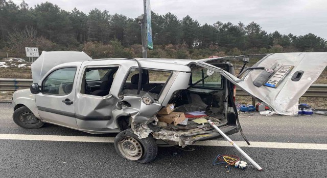 Beykozda arıza nedeniyle yol kenarına çekilen otomobile arkadan çarptı: 1 yaralı
