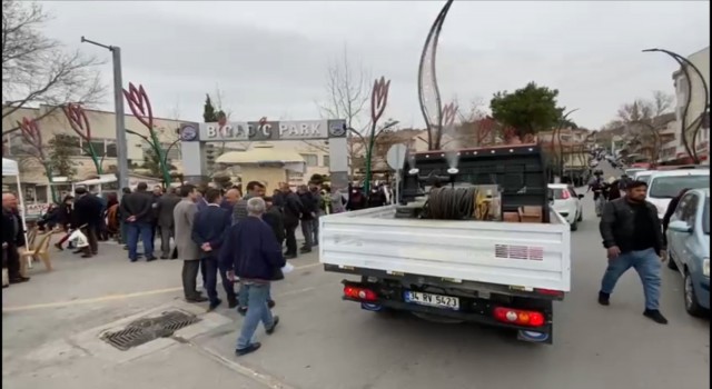 Bigadiçte caddeler gül suyu ile temizlendi