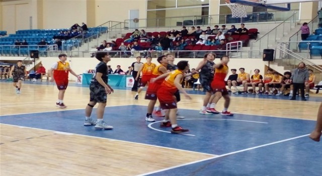 Bilecikin ev sahipliğini yaptığı Okul Sporları Genç B Basketbol Müsabakaları tamamlandı