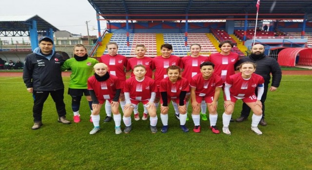 Bilecikspor kadın futbol takımı bir düzineden fazla gol attı