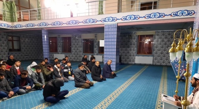 Bingölde öğretmenler ve öğrenciler sabah namazında buluştu