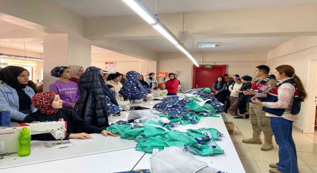 Bingölde tekstil çalışanlarına KADES tanıtıldı